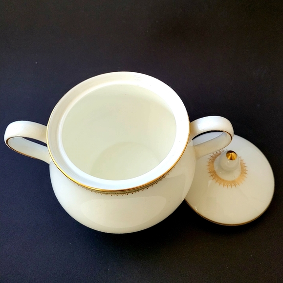 Vintage Wedgewood Chester Covered Sugar bowl, Fine Bone China, Made in England - Picture 8 of 9